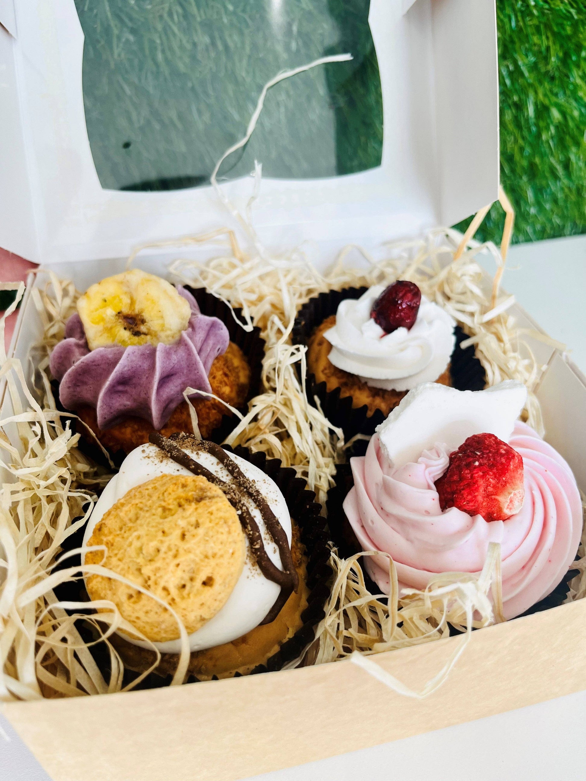 Luxury Pupcake Giftbox - 4 Cupcakes Lili + Mila's Empawrium
